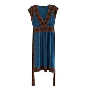 BCBG empire waisted dress. Size small
C